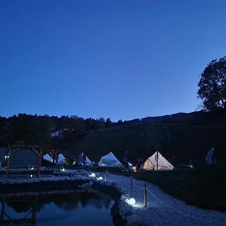 אוהל מפואר White Tent Mountain View In Camp Garden Park