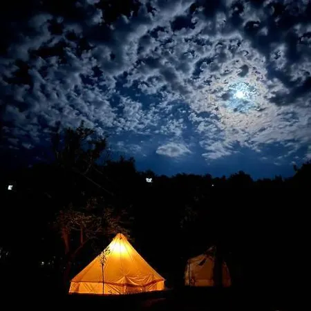 אוהל מפואר White Tent Mountain View In Camp Garden Park רדובליצ'ה