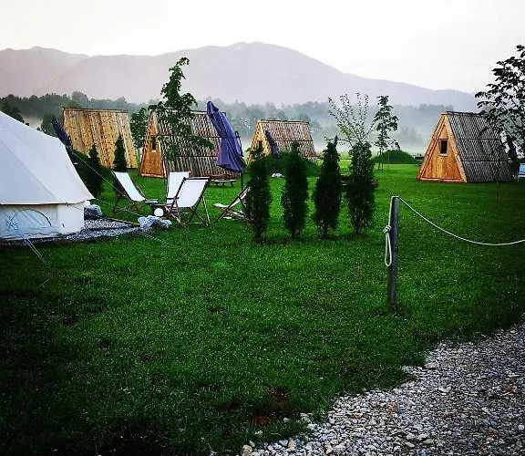 White Tent Mountain View In Camp Garden Park Luxuszelt